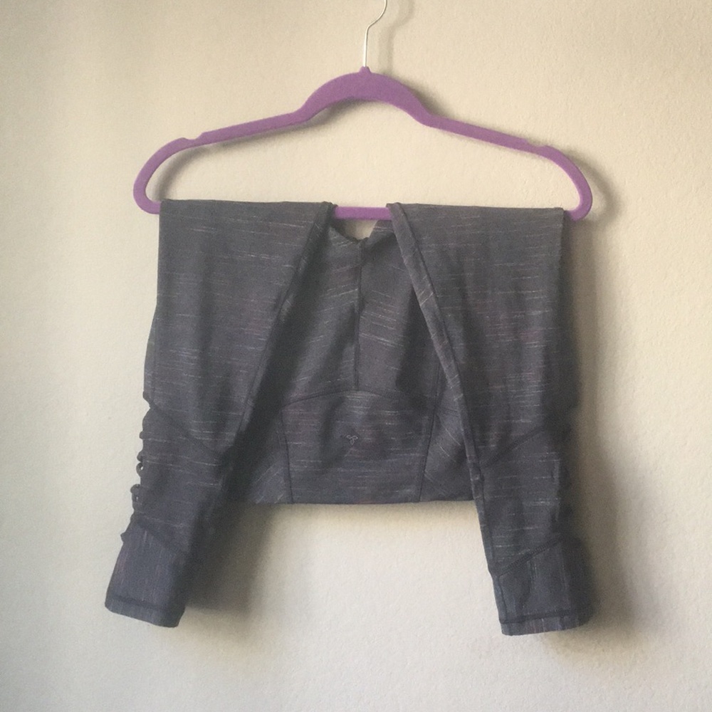 Prana workout set dark gray with subtle colors :)